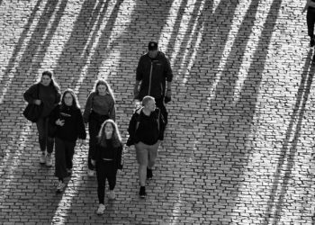 Ekonomia përballë korrupsionit bëhet problemi më i rëndësishëm, epërsi bindëse e VMRO-DPMNE-së dhe Mickoskit