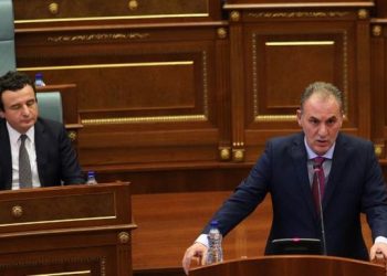 Fatmir Limaj po i jep jetë Albin Kurtit dhe vetes