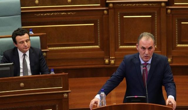 Fatmir Limaj po i jep jetë Albin Kurtit dhe vetes