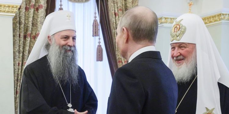 Patriarku serb përkrah “botën ruse”, dënon Perëndimin dhe i përcjell mesazhe Putinit për Kosovën