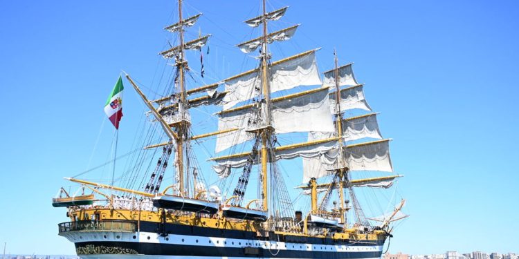 “Amerigo Vespucci” në Durrës, veliera legjendë e Marinës Italiane hapet për publikun