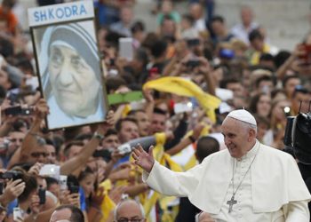 Papa Françesku: Pontifi revolucionar që ndryshoi botën dhe Kishën Katolike (por, nuk arriti ta bashkonte)