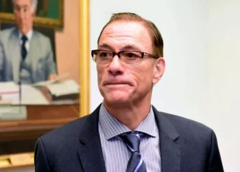 “Thashethemet janë absurde dhe të pabaza”, Jean-Claude Van Damme mohon akuzat se kishte marrëdhënie seksuale me femra të trafikuara