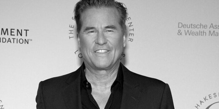 Vdes aktori legjendar Val Kilmer, i njohur për rolet e tij në filmat “Top Gun” dhe “Batman”