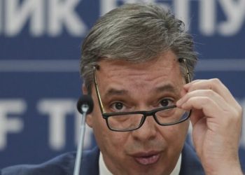 U “sëmur” në SHBA, Vuçiç shtrohet në spital në Serbi, por ish-diplomati thotë se shefja e stafit të Trump e përzuri nga Mar-a-Lago