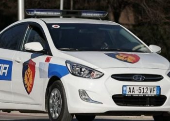 Tre të arrestuar në Tiranë për fotografim të fletës së votimit