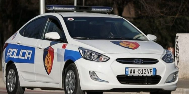 Tre të arrestuar në Tiranë për fotografim të fletës së votimit