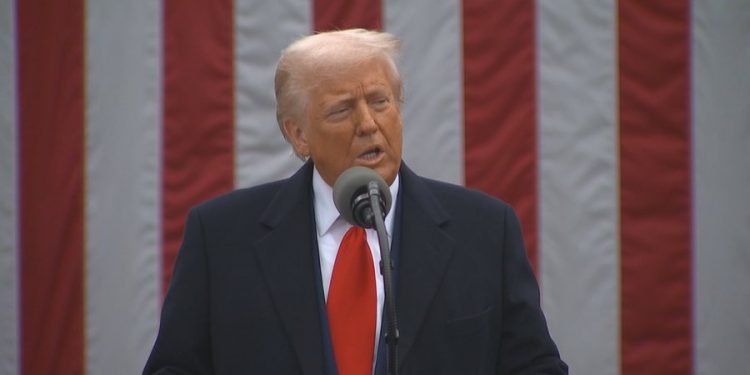 Trump emigrantëve të paligjshëm: Rezervoni fluturimin tuaj falas tani