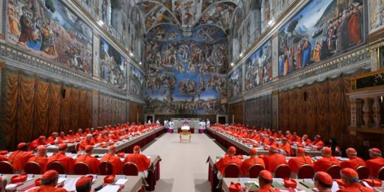 Kisha e Botës në Kapelën Sistine, sot priten 4 votime të tjera për zgjedhjen e Papës