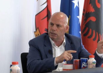 Zgjedhjet në Shqipëri/ Kryekomunari i Drenasit voton në Tiranë, “zbulon” kandidatin që mbështet