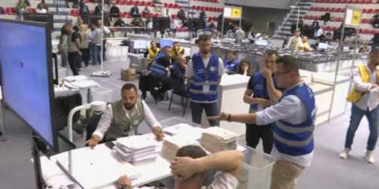 Tensionet ndërpresin numërimin për votën e diasporës