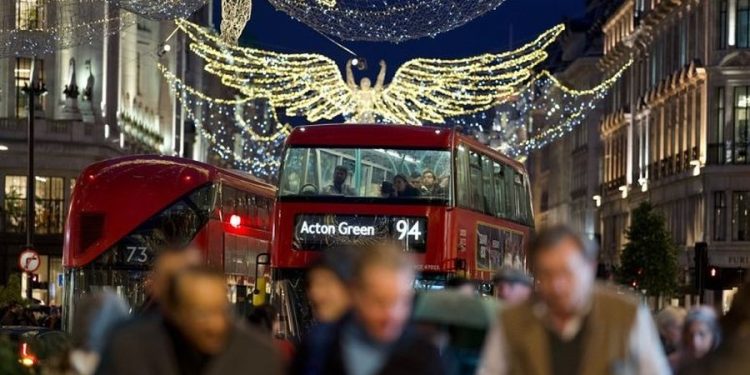 Vizitorët, tarifë për të hyrë në Britani – Shtetasit që udhëtojnë pa viza duhet të aplikojnë për autorizim