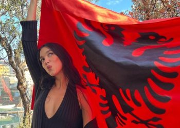 Dramë në ajër, avioni me 200 pasagjerë në bord mbetet 10 minuta pa pilot