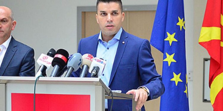 Nikollovski: Maqedonia në vend që të jetë si Shqipëria në rrugën drejt BE-së, qeveria jonë po iu lë borxhe dhe kredi edhe brezave të ardhshëm