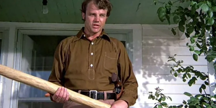 Ndahet nga jeta aktori hollivudian i njohur për rolet e karaktereve të forta, mori pjesë në 3 filma të James Bond