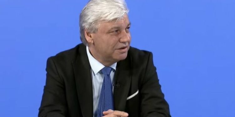 Kryeziu: Kushtetuta duhet të ndryshojë, presidentja ta zhbllokojë krizën politike