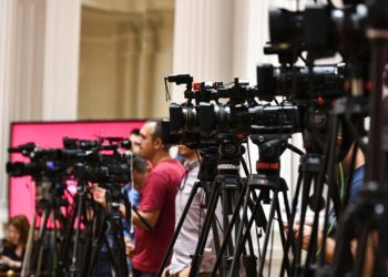 “Reporterët pa kufij”: Maqedonia e Veriut shënon rënie në lirinë e medias