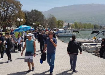 Qyteti i Ohrit i mbushur me turistë të huaj dhe vendas për 1 Maj