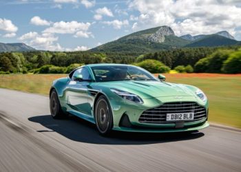 Prodhimi i veturave në Britani në nivelin më të ulët në 76 vjet për shkak të tarifave amerikane