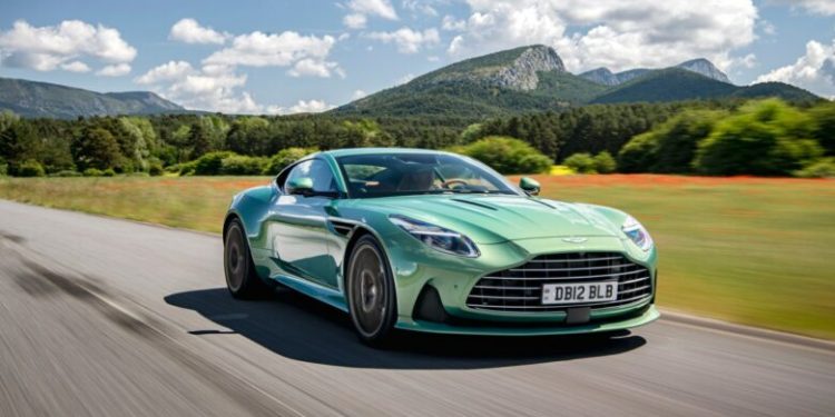 Prodhimi i veturave në Britani në nivelin më të ulët në 76 vjet për shkak të tarifave amerikane