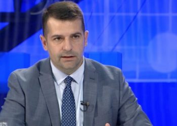 Tomovski: Gjatë periudhës së verës të gjitha automjetet zyrtare do të kenë targa me ngjyra