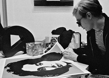 Një ekspozitë e re në Britani zbulon anët e panjohura të jetës së Andy Warhol