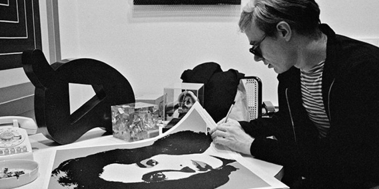 Një ekspozitë e re në Britani zbulon anët e panjohura të jetës së Andy Warhol