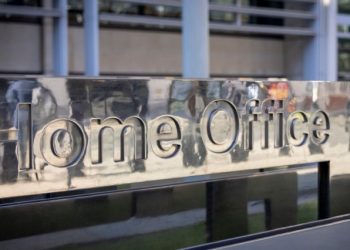 EMRI/ Trafikanti shqiptar i drogës rikthehet ilegalisht në Britani pas dëbimit! Përdori martesën me një greke për të qëndruar në Mbretërinë e Bashkuar