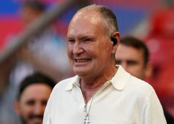 U gjet i pavetëdijshëm në banesën e tij, legjenda e futbollit anglez përfundon në spital, ja si paraqitet gjendja shëndetësore e tij