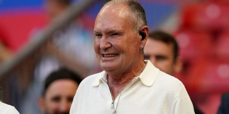 U gjet i pavetëdijshëm në banesën e tij, legjenda e futbollit anglez përfundon në spital, ja si paraqitet gjendja shëndetësore e tij