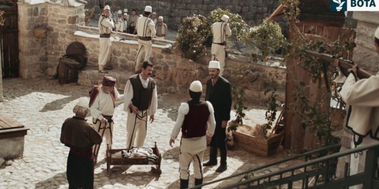 Regjisori malazez, film për familjen shqiptare: nisin polemikat