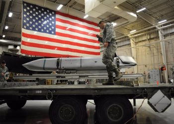 SHBA po transporton në mënyrë “sekrete” armë bërthamore në Britani