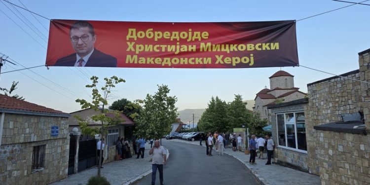 “Mirë se erdhe Heroi ynë”. Festivali folklorik në Pustec, Mickoski: Jemi maqedonas krenarë