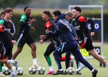 Rregulli +18 i Premier League, një nga lojtarët e rinj të Arsenalit nuk do të lejohet të futet në dhomat e zhveshjes