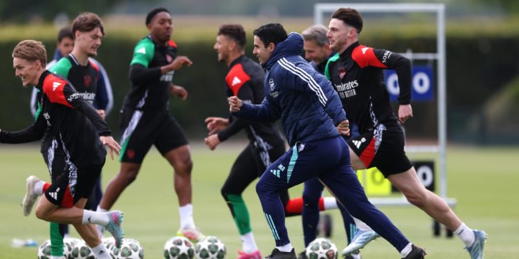 Rregulli +18 i Premier League, një nga lojtarët e rinj të Arsenalit nuk do të lejohet të futet në dhomat e zhveshjes