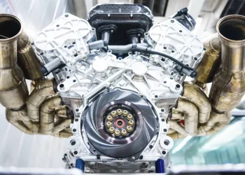 Britania planifikon grant për automjetet me motorë V12