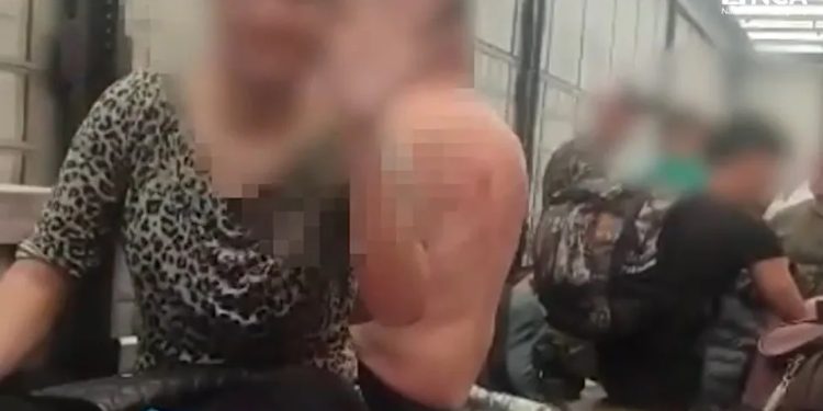 Dënohet banda që trafikonte emigrantë nga Britania në Francë në kushte të tmerrshme