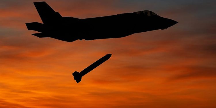 Armët bërthamore amerikane rikthehen në Britani pas mbi një dekade