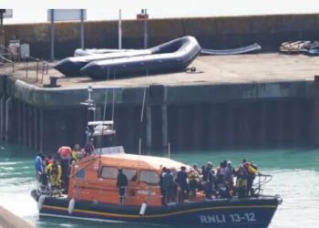 Britania e Franca me skemë të re për kalimet e migrantëve përgjatë Kanalit