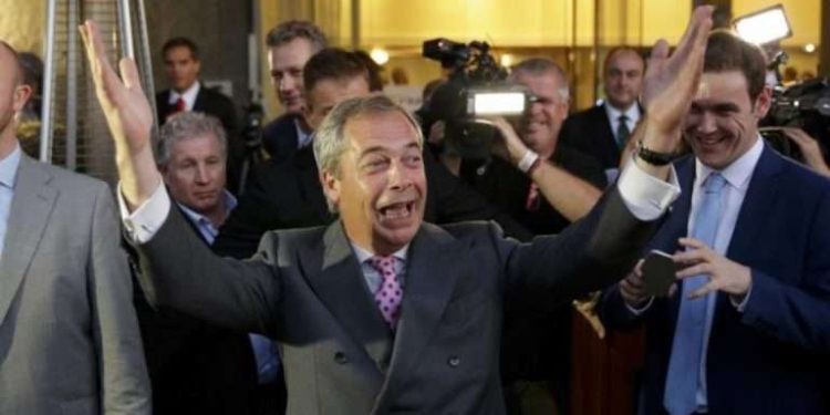 Farage paralajmëron riatdhesimin e shqiptarëve me precedent penal