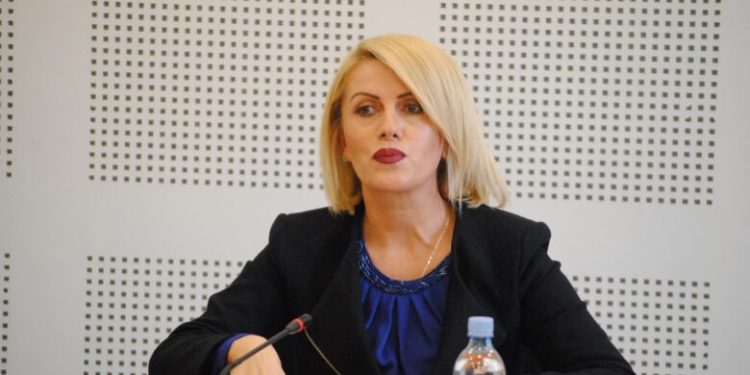 Nisma nuk heq dorë nga posti i kryeparlamentarit, Izmaku paralajmëron takimin Kurti-Limaj