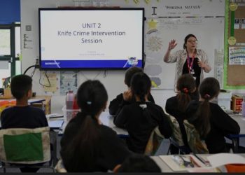 Britani: Një vit pas masakrës në Southport, qeveria nis fushatë kombëtare kundër dhunës me thika