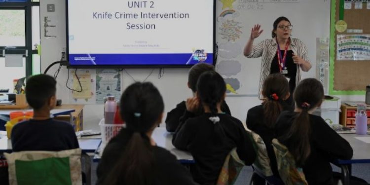 Britani: Një vit pas masakrës në Southport, qeveria nis fushatë kombëtare kundër dhunës me thika