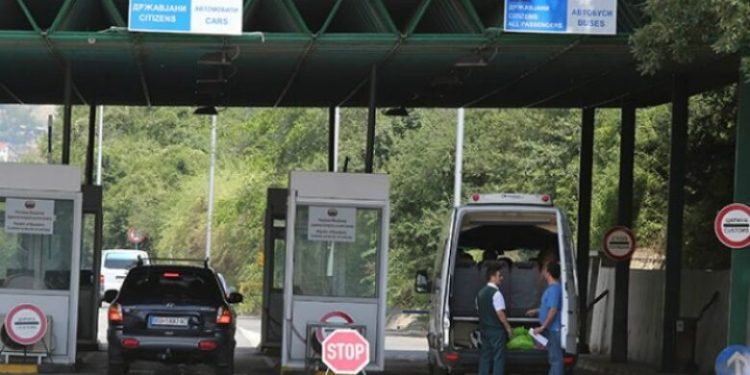 Sërish zjarr në Bllacë, MPB: Mbyllet pika kufitare Maqedoni-Kosovë deri në shuarjen e zjarrit