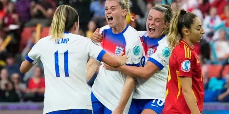 Anglia mbetet “Mbretëreshë” e Europës, vajzat angleze hakmerren ndaj Spanjës dhe fitojnë për herë të dytë radhazi Kampionatin Europian