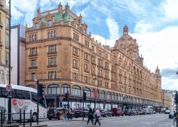 Katër të arrestuar për sulme kibernetike ndaj Marks & Spencer dhe Harrods