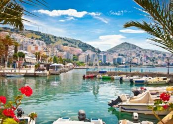 E përditshmja britanike “Mirror”: Eksploroni Shqipërinë – perlën evropiane me plazhe mahnitëse, male dhe qytete historike