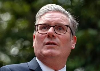 Britania vendos kufizime në ndihmat sociale, Starmer siguron miratimin me polemika