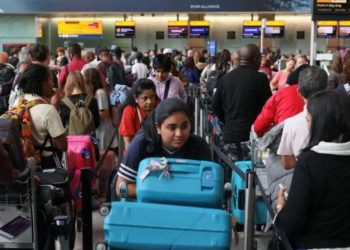 Linjat ajrore kërkojnë përgjigje pas dështimit të kontrollit të trafikut ajror në Britani