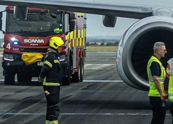 Tmerr në aeroportin e Korfuzit, goma e avionit shpërthen gjatë ngritjes